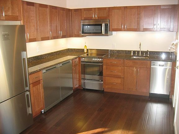 Remodeled Kitchen w/ Granite & Stainless Appliances
