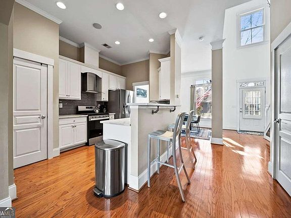 3rd image of 4125 Hunt St SW