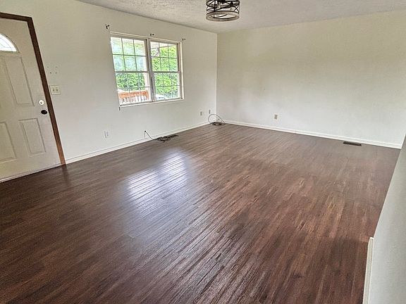 3rd image of 6949 Farm Road 1182