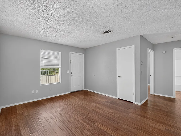 400 Raymond St #16 — Photo 11