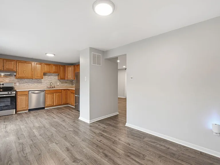 9018 Jersey Dr — Photo 7