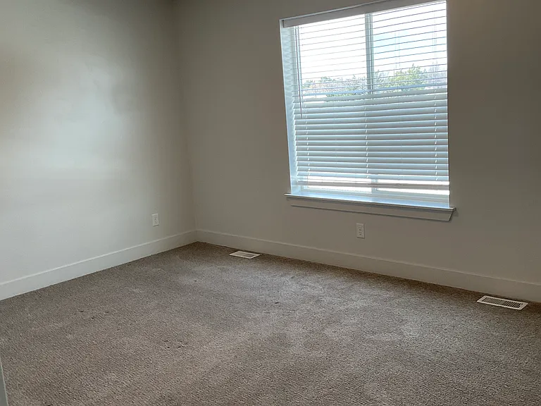 190 S Emery Ln — Photo 9