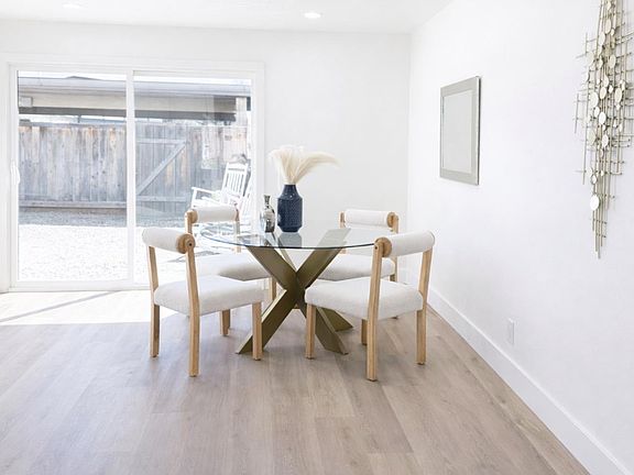 5th image of 27799 Del Norte Ct