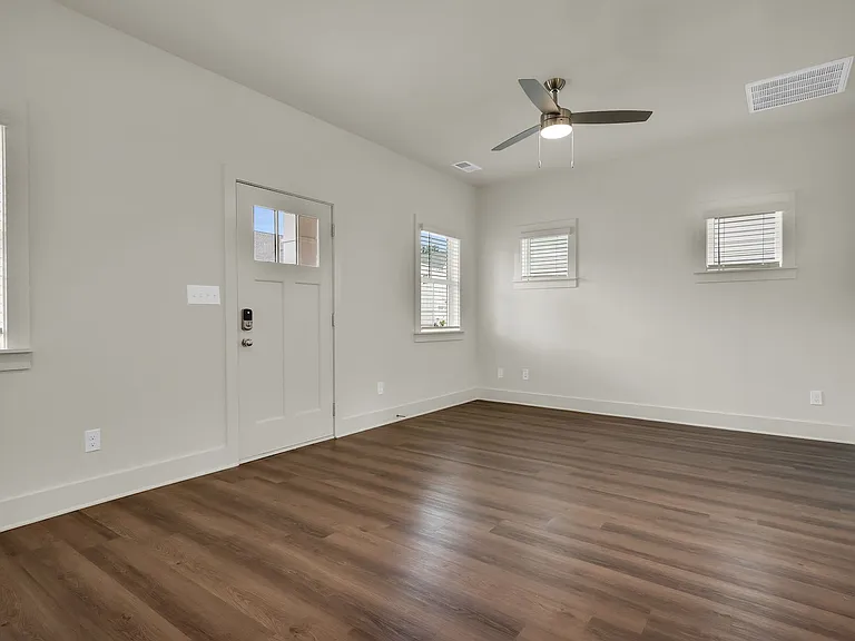 4102 Prentice St — Photo 7
