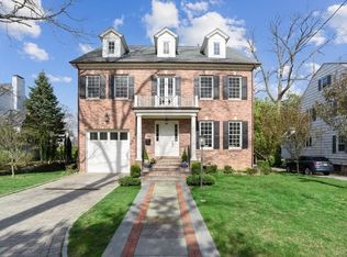 38 Forest Ln #1, Bronxville, NY 10708