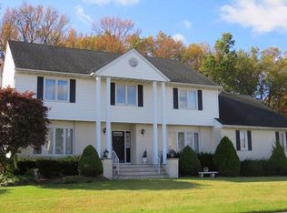 7 S Hampton Dr, Fairfield, NJ 07004