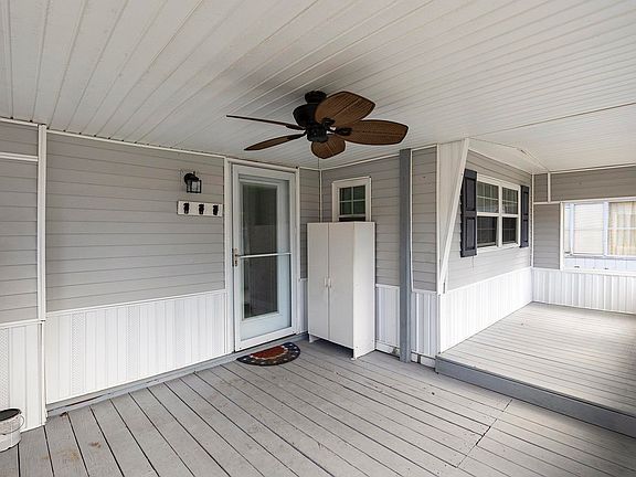 4th image of 9700 Kings Rd. #241