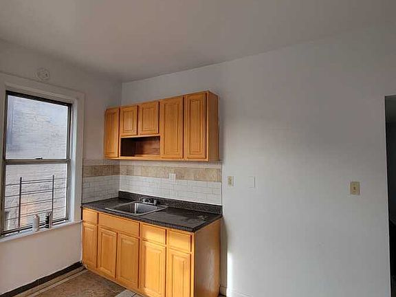 3rd image of 12 Orchard St #4W