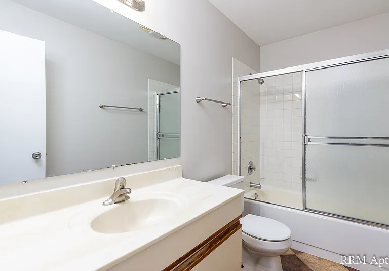 Pioneer Court Apartments — Photo 14