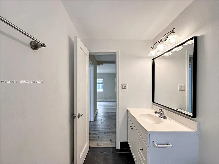965 Bay Dr #2 — Photo 19