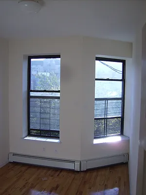 Rented by Perry Associates NYC Inc | media 29