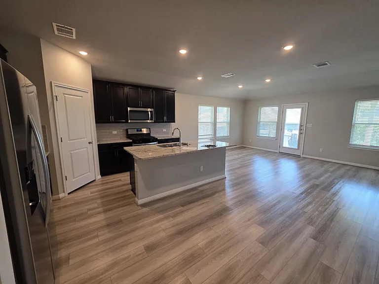 1609 Gerald Ln — Photo 5