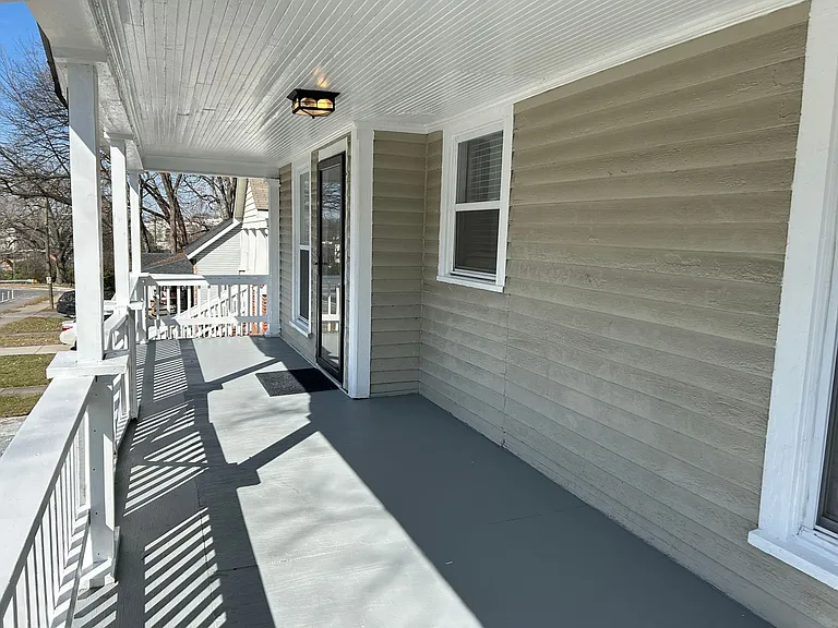 823 Parkwood Ave — Photo 2