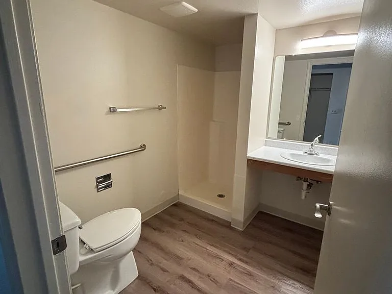 Davis Park Apartments — Photo 12