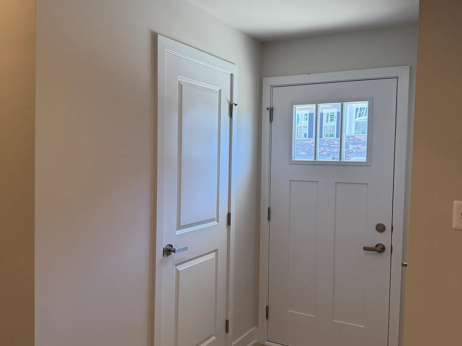 4 bed, 2285 sqft, $2,845 — Photo 3