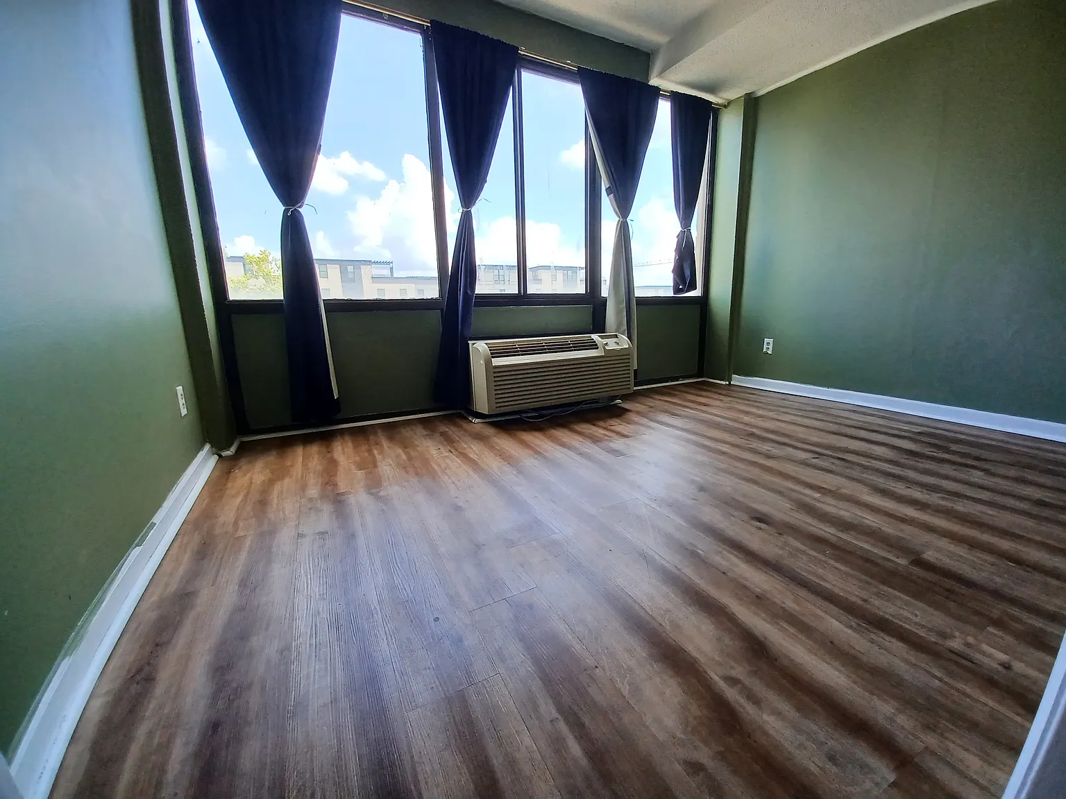 1 bed, 336 sqft, $1,050 — Photo 3