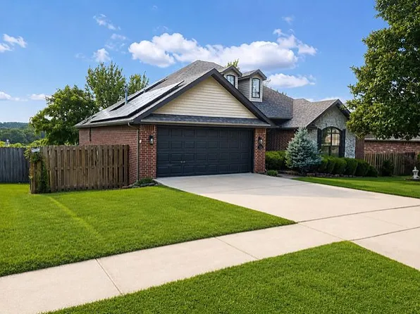 1989 N Batsford Dr, Fayetteville, AR 72704