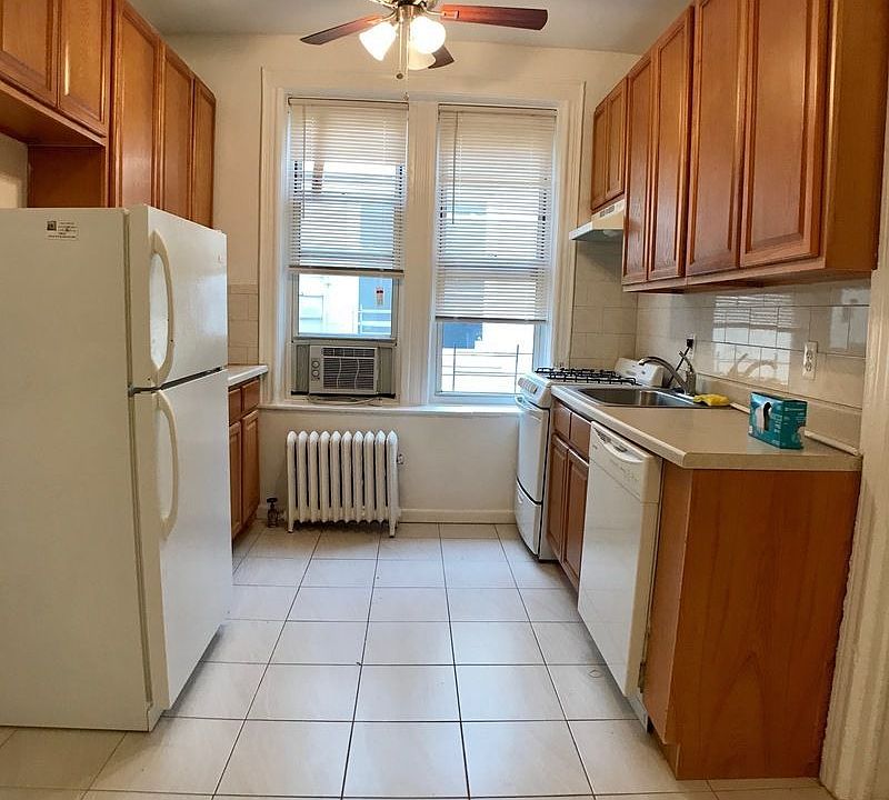 1st image of 2261 26th St APT 3A