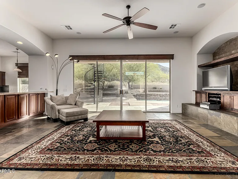 10312 S 16th Dr — Photo 5