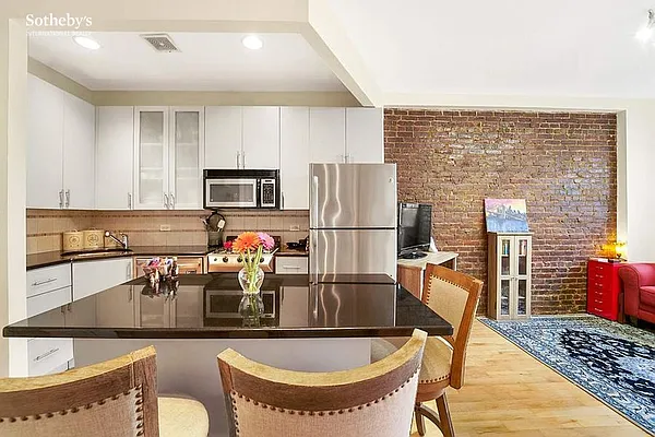 Sold by Sotheby's International Realty | media 1
