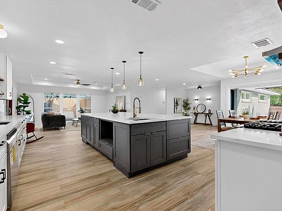 5th image of 1808 Greenwood Rd