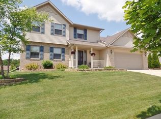 425 Emerald Hills Dr, Fredonia, WI 53021