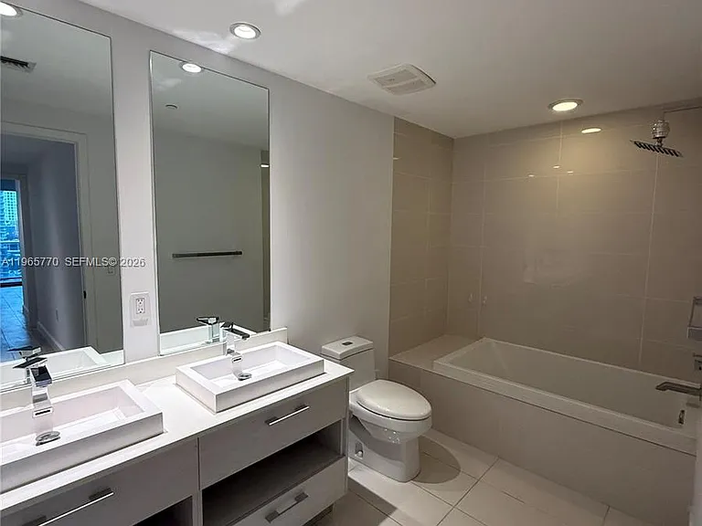 45 SW 9th St #1004 — Photo 6