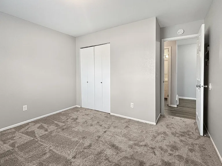 1018 Abbey Ct #1 — Photo 6