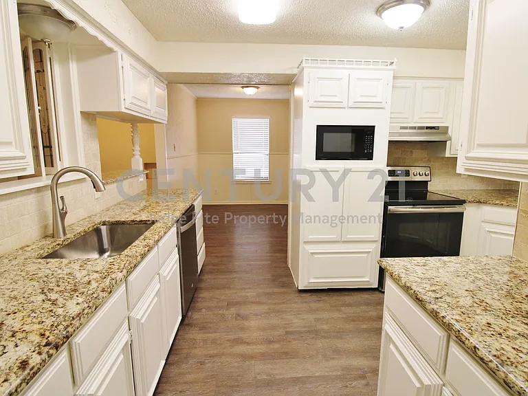 900 Valley Ridge Dr — Photo 6