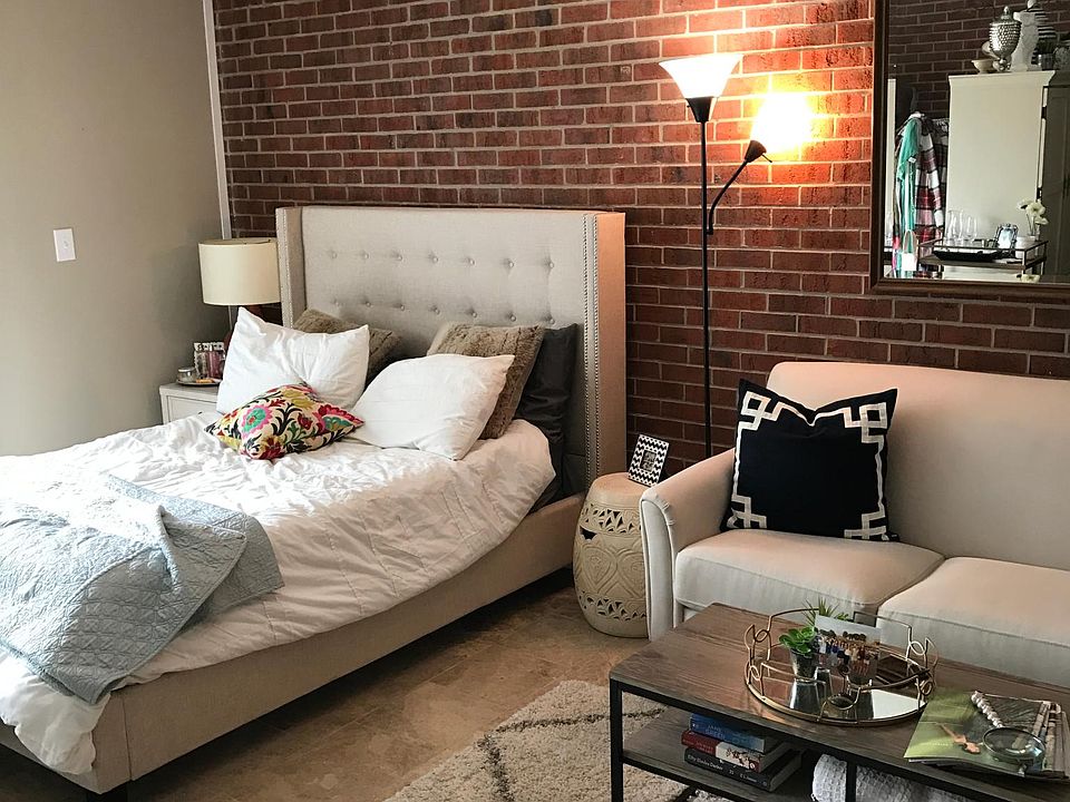 1st image of 4525 Holly St #103