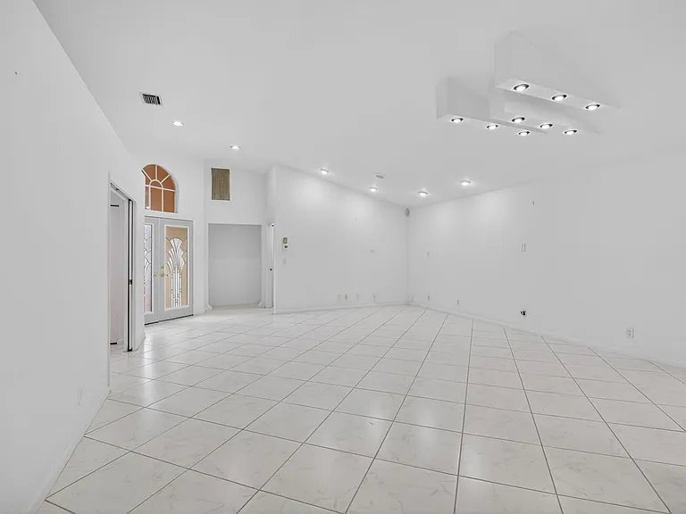 7558 Ironbridge Cir — Photo 14