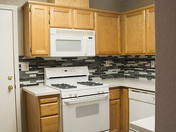4th image of 9571 Lakewind Ln