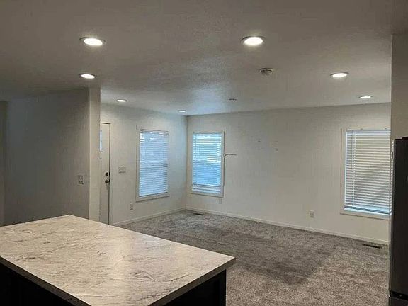 4th image of 6735 W Taylor St #236