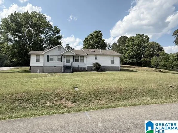 130 15th Ave SE, Graysville, AL 35073