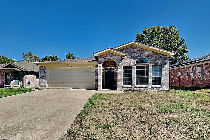 3 bed, 2.0 bath, 1780 sqft, $2,200 — Photo 1