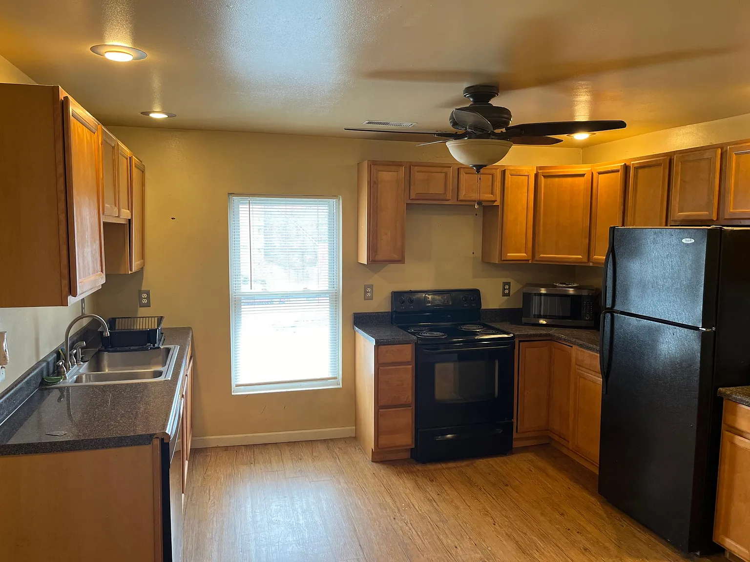 3 bed, 1400 sqft, $1,200 — Photo 1