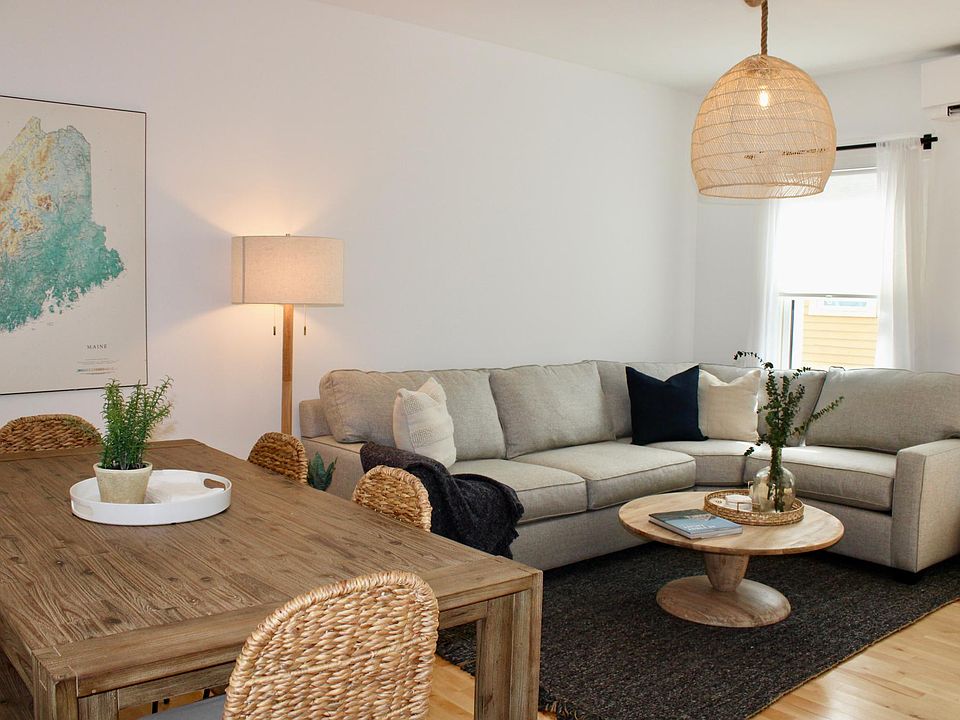 2nd floor: living room with pullout full size couch