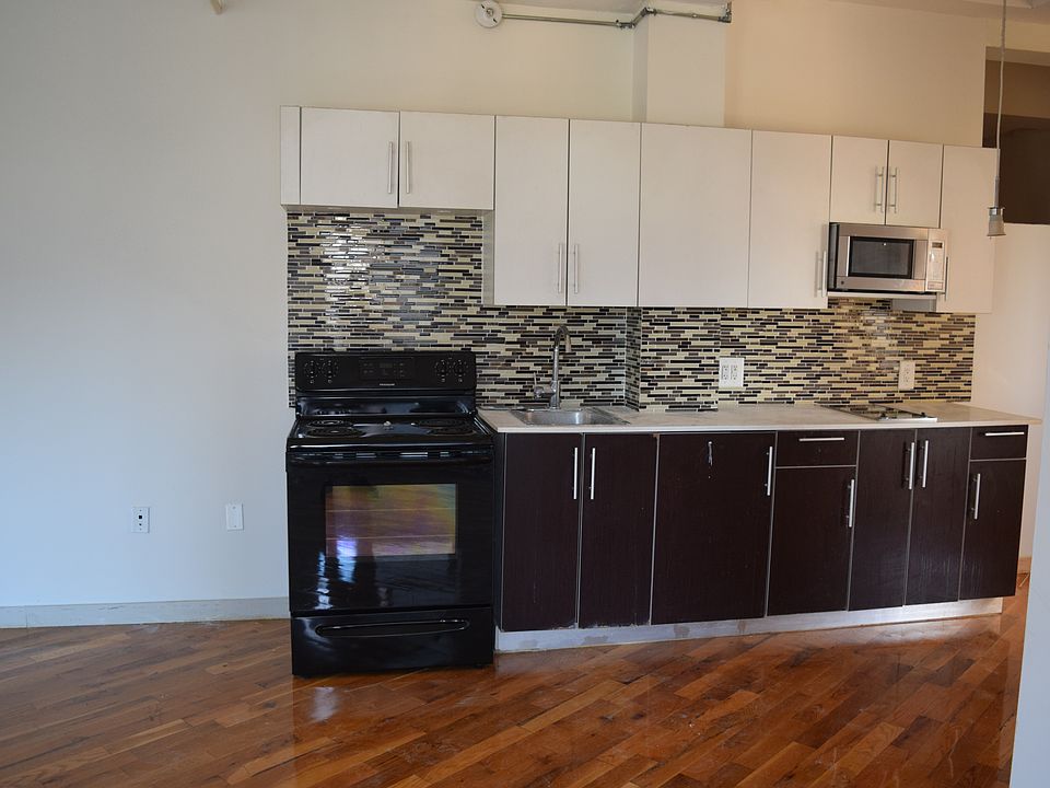 1st image of 29-28 41st Ave #816