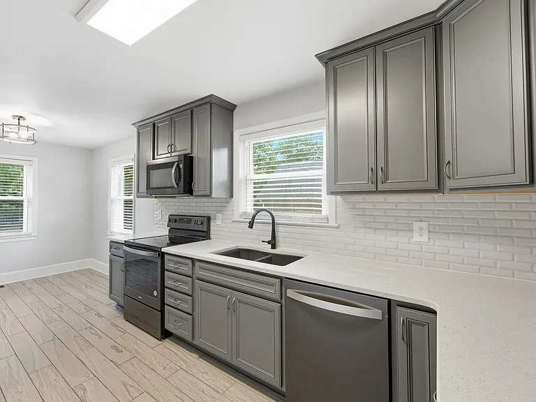 1515 Woodland Ave — Photo 12