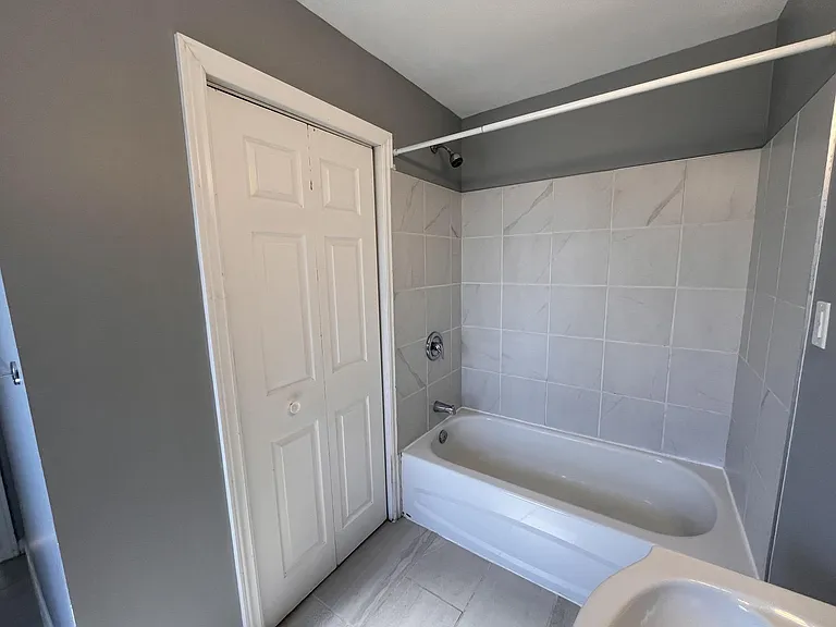 353 Frood Rd #2 — Photo 11