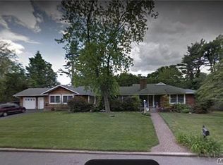 4 Cambridge Dr, Smithtown, NY 11787