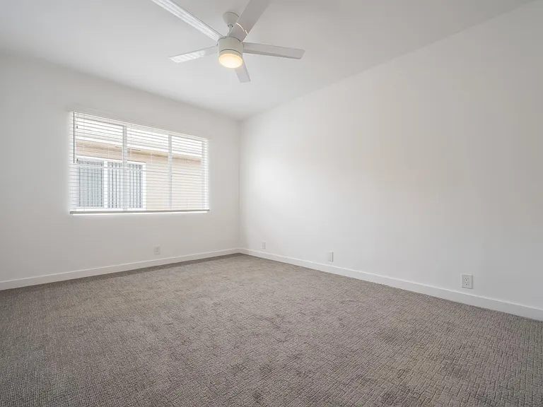 3201 S Barrington Ave #F — Photo 15
