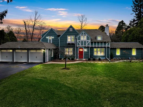 9318 North Lake DRIVE, Bayside, WI 53217