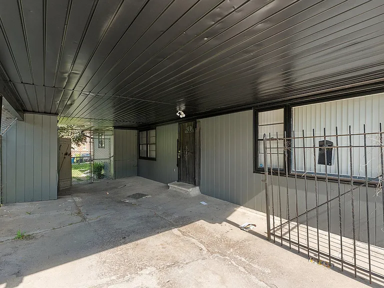 4650 Maryland St — Photo 3