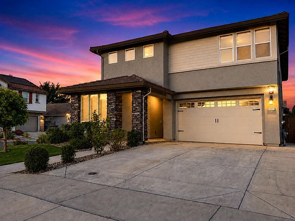 2nd image of 10021 Carinata Dr
