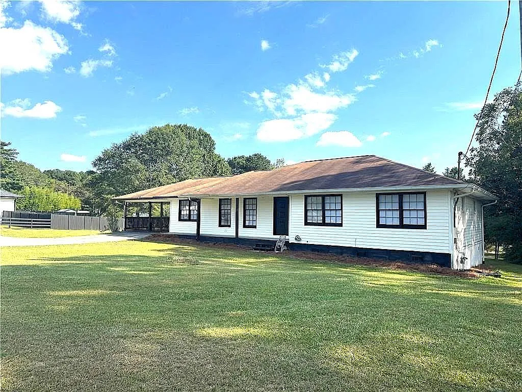 3 bed, 2.0 bath, 1658 sqft, $1,900 — Photo 3