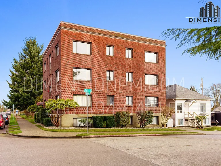 Historic Brick Studios in Walkable North Everett Updated Kitchens, Natural Light & Select Views — Photo 2
