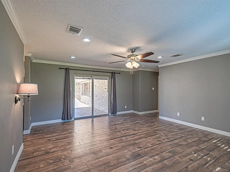 17615 Swansbury Dr — Photo 31