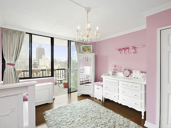 5th image of 300 E 55th St