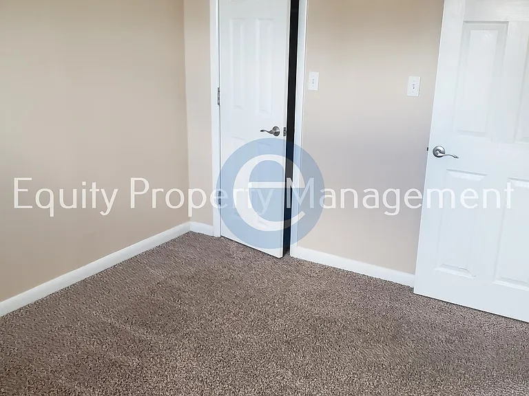 10675 S 700 E — Photo 5